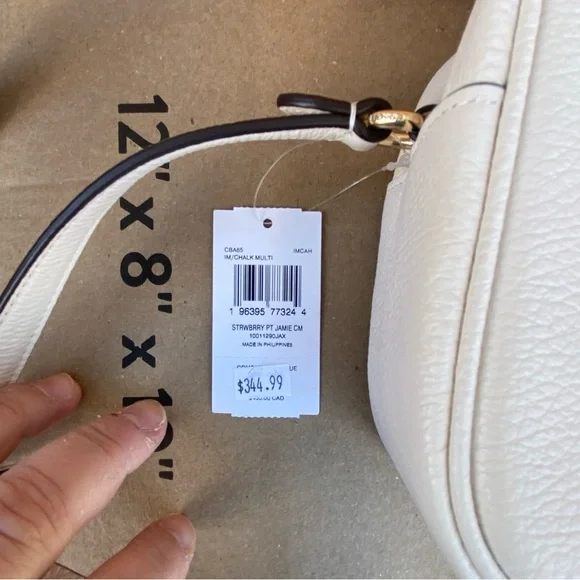 Coach bag leather with a strawberry graphic print and an adjustable strap. - Picture 5 of 5